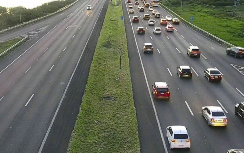 Mais de 85,6 mil veículos já retornaram do litoral norte em direção à região metropolitana de Porto Alegre nesta segunda-feira (21) | abc+