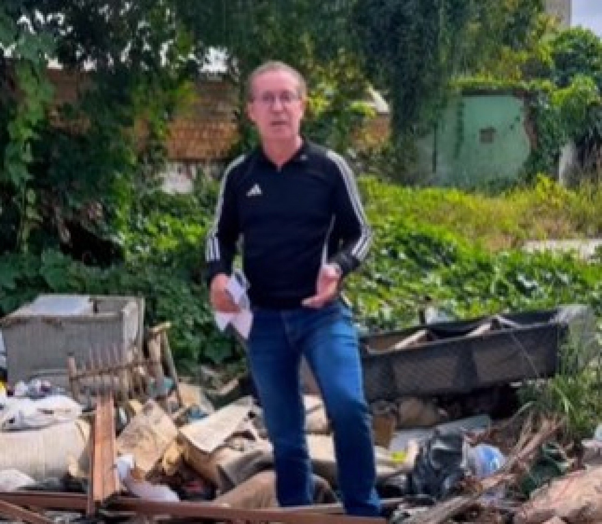 "Estamos começando a multar o cidadão pego largando lixo irregular", avisa o prefeito