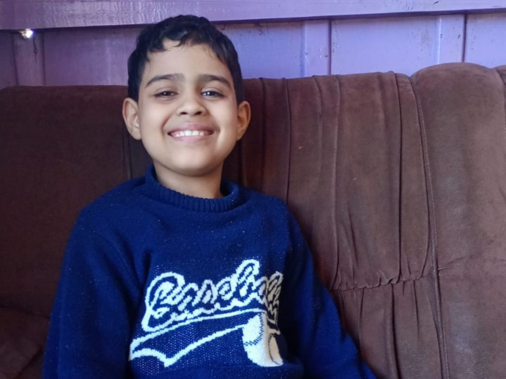 Menino de 8 anos precisa de vacina indisponível no SUS para voltar à escola após transplante; saiba como ajudar