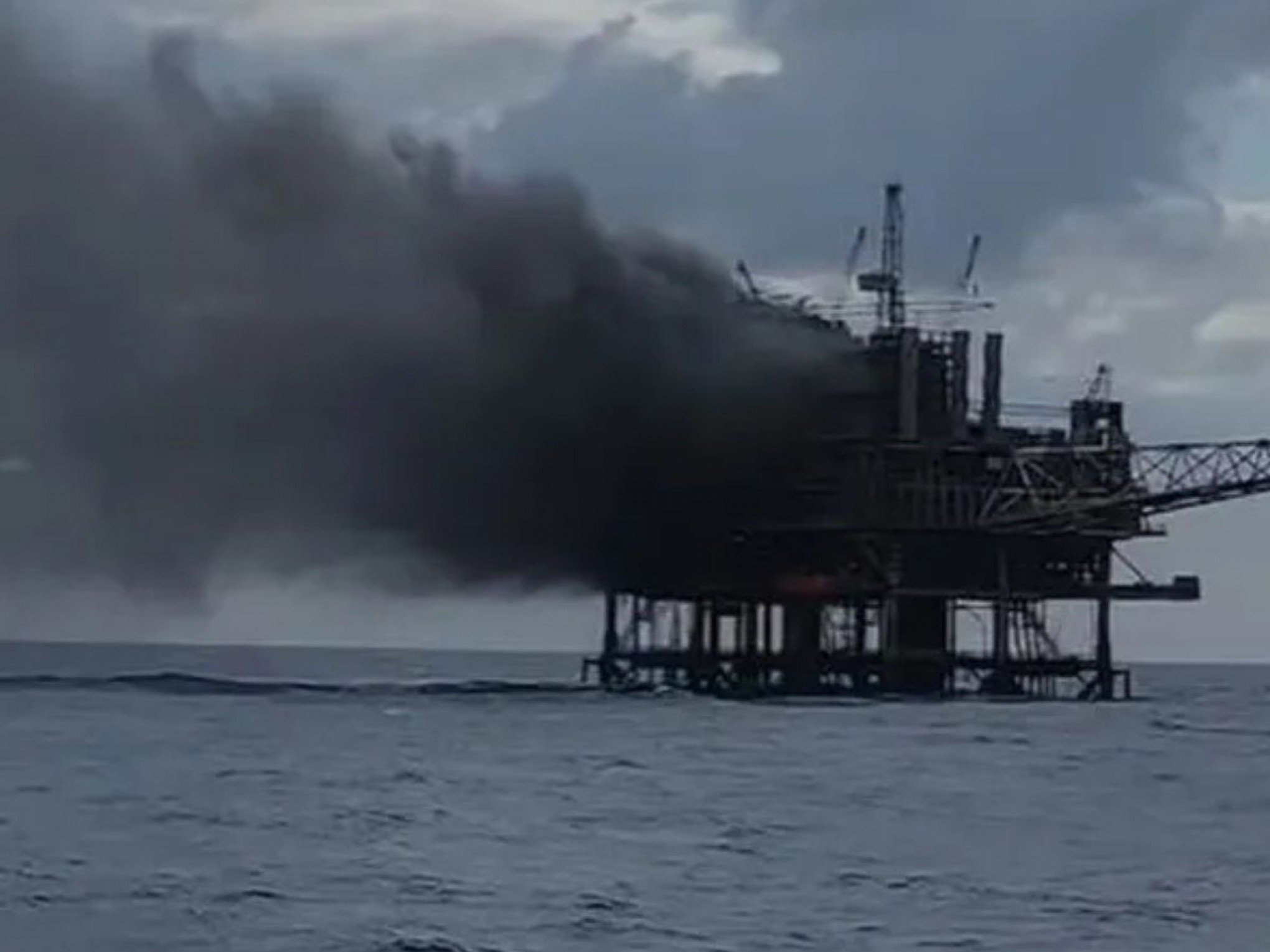 Explosão em plataforma da Petrobras deixa 11 feridos