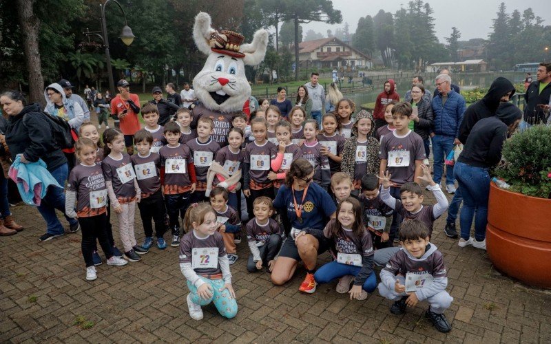 Estudantes de escolas municipais de Gramado participaram da Corrida do Coelho
