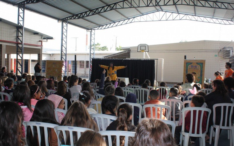 Projeto apresentou a peça Os Sonhos de Ágatha para os alunos da Escola Luterana Comunitária Santa Cruz