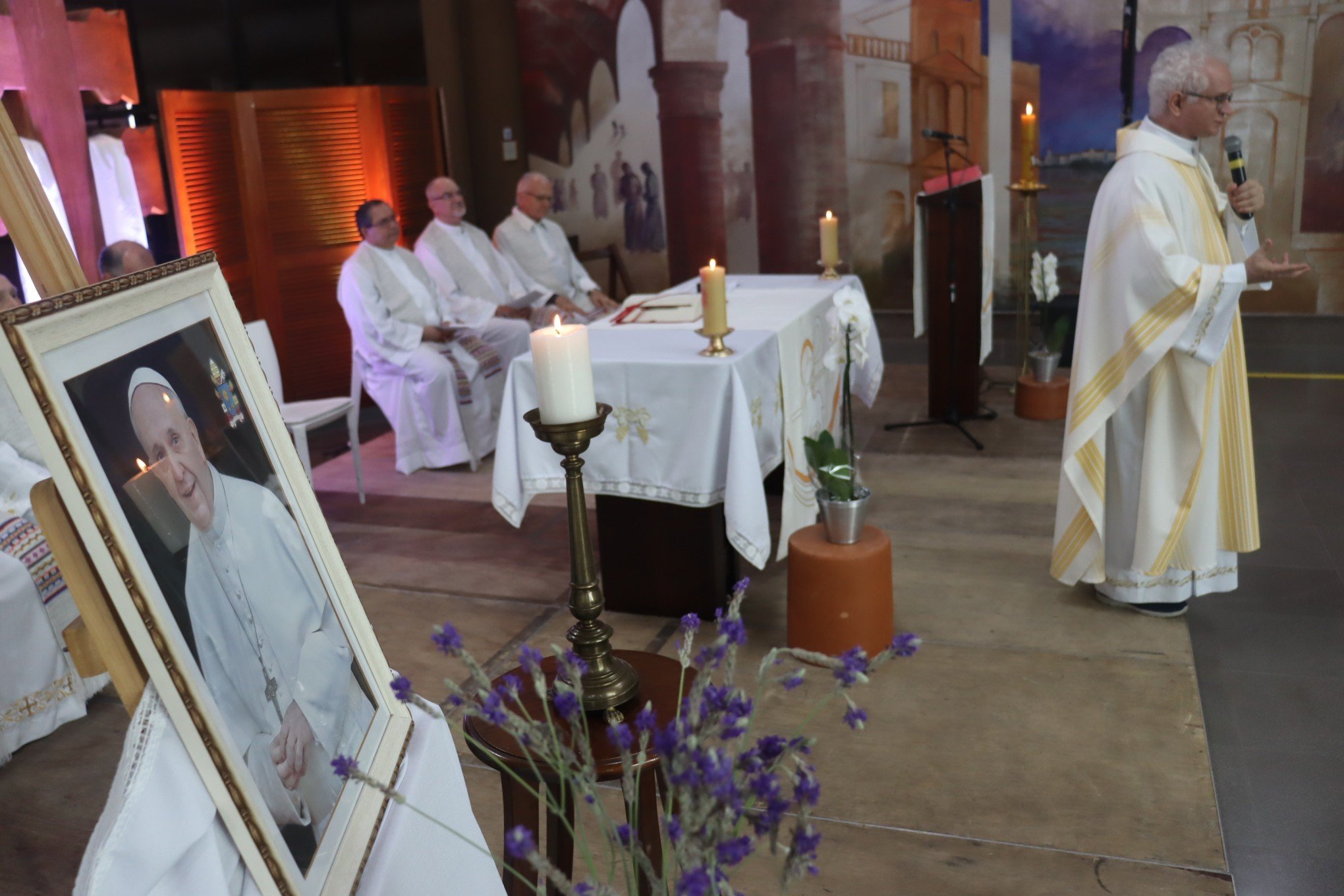 FOTOS: Unisinos realiza celebração em homenagem ao papa Francisco