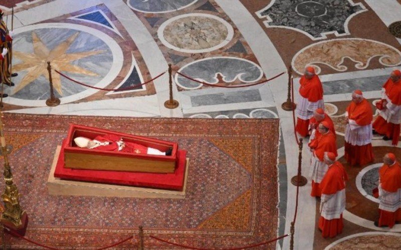 Corpo do papa Francisco chega à Basílica de São Pedro; milhares de fiéis são esperados no velório | abc+