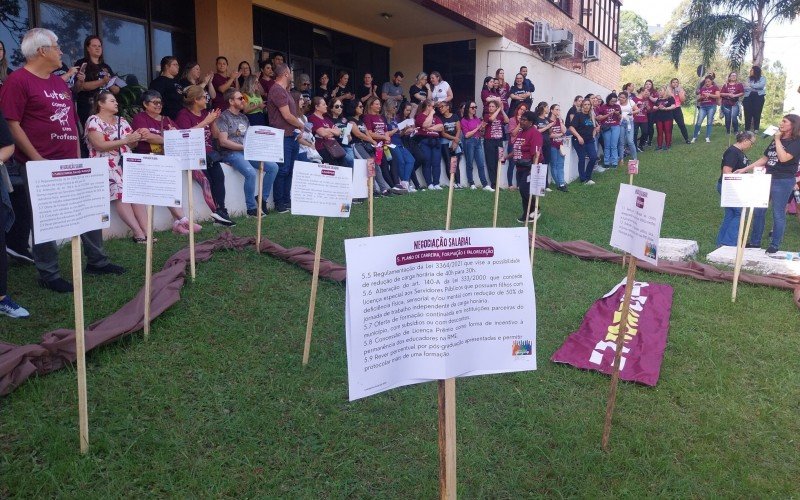 Professores de Novo Hamburgo protestam contra o governo municipal | abc+