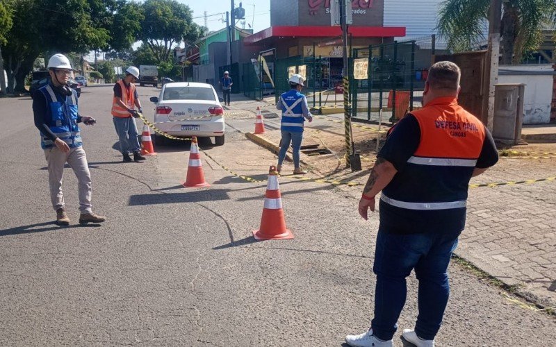 Equipes dos Bombeiros, Sulgás e Defesa Civil atuam no vazamento de gás na Avenida Farroupilha