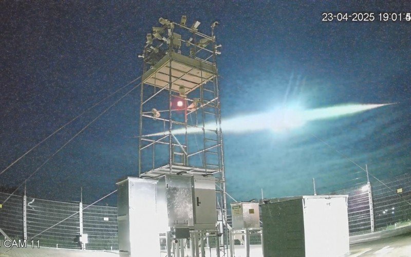 Queda de meteoro superbólido foi registrada no RS na noite desta quarta-feira (23) | abc+