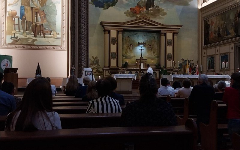 Missa pelo papa na Catedral Basílica São Luiz Gonzaga em Novo Hamburgo