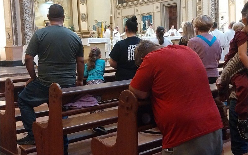 Missa pelo papa na Catedral Basílica São Luiz Gonzaga em Novo Hamburgo