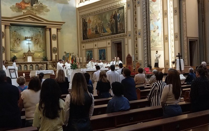 Missa pelo papa na Catedral Basílica São Luiz Gonzaga em Novo Hamburgo