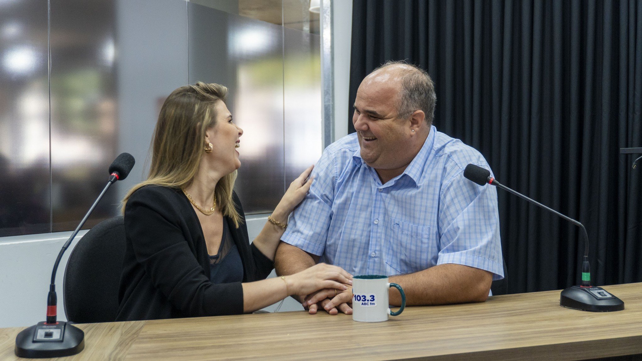 Assista à estreia do programa Coffee Break com Martin Behrend e Kelly Veronez
