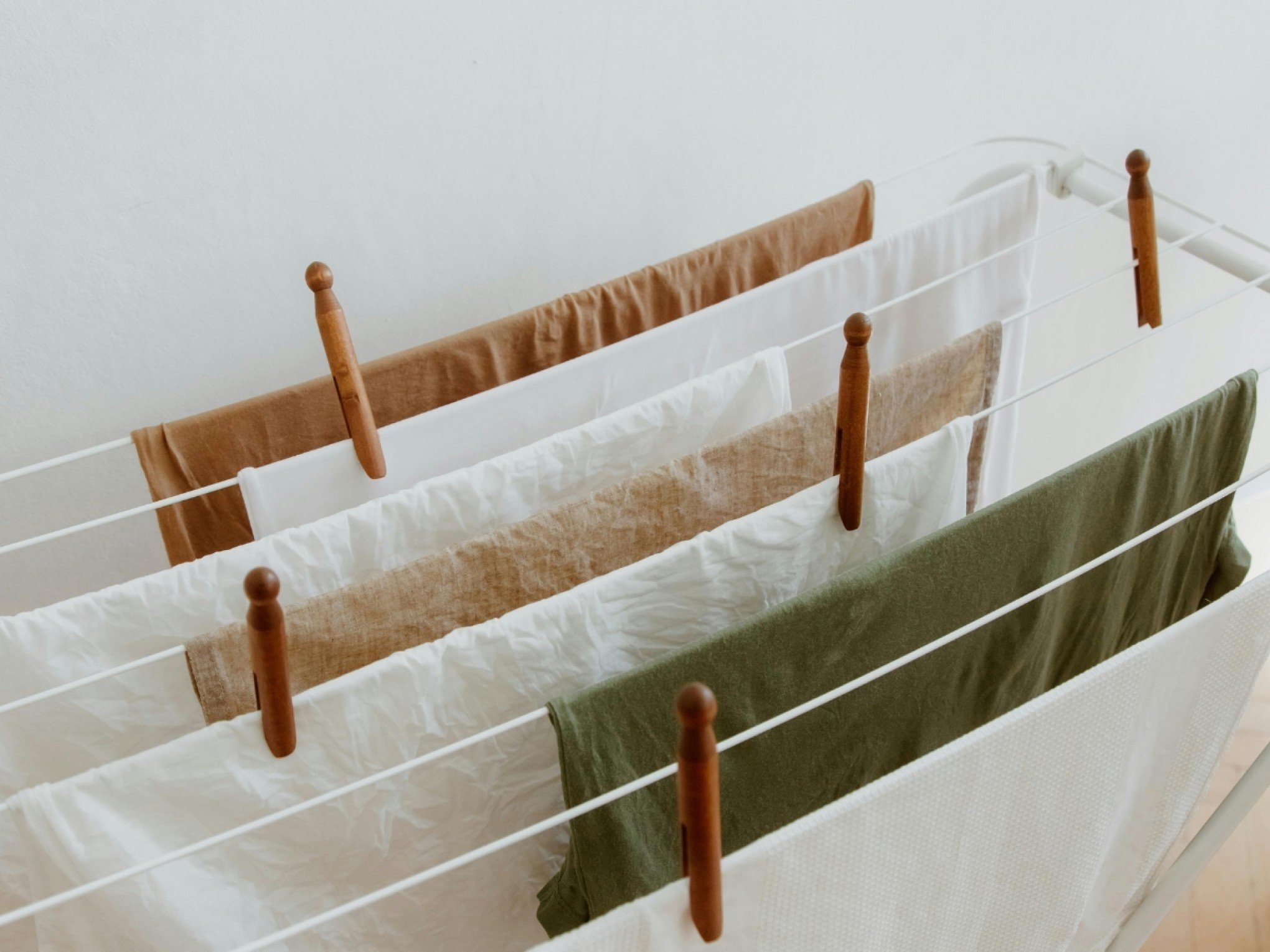 5 truques para secar a roupa de forma rápida sem precisar de sol ou secadora