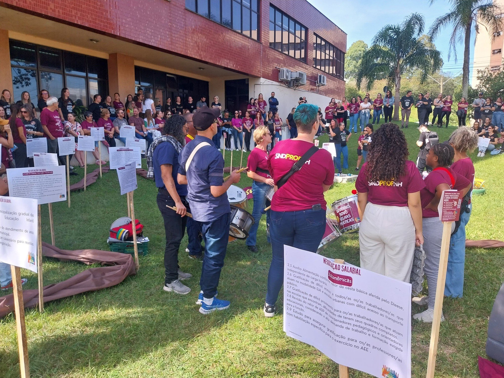 Professores de Novo Hamburgo protestam contra o governo municipal
