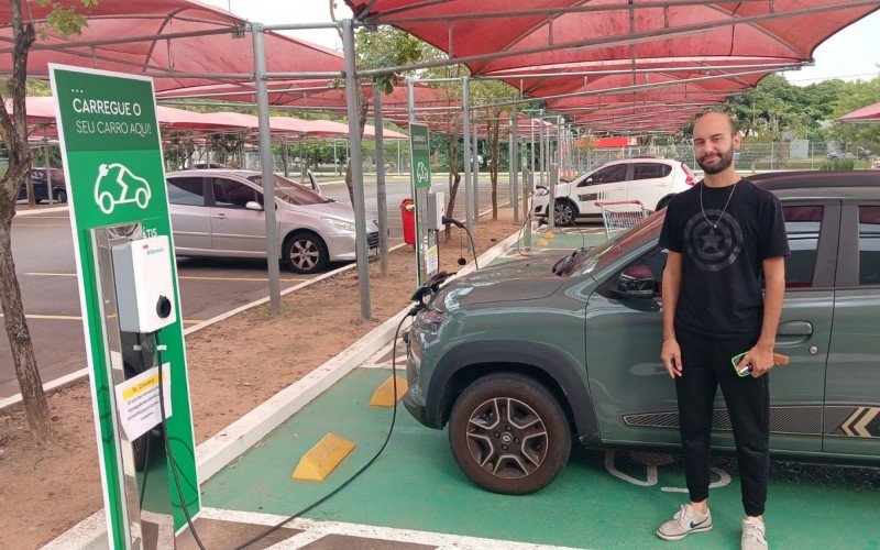 O valor que Vinícius gastava em combustível hoje paga o carro elétrico | abc+