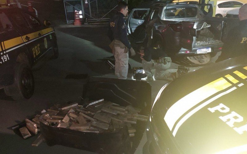 BR-448: Casal é flagrado transportando 100 quilos drogas escondida na camionete em trecho de Canoas | abc+