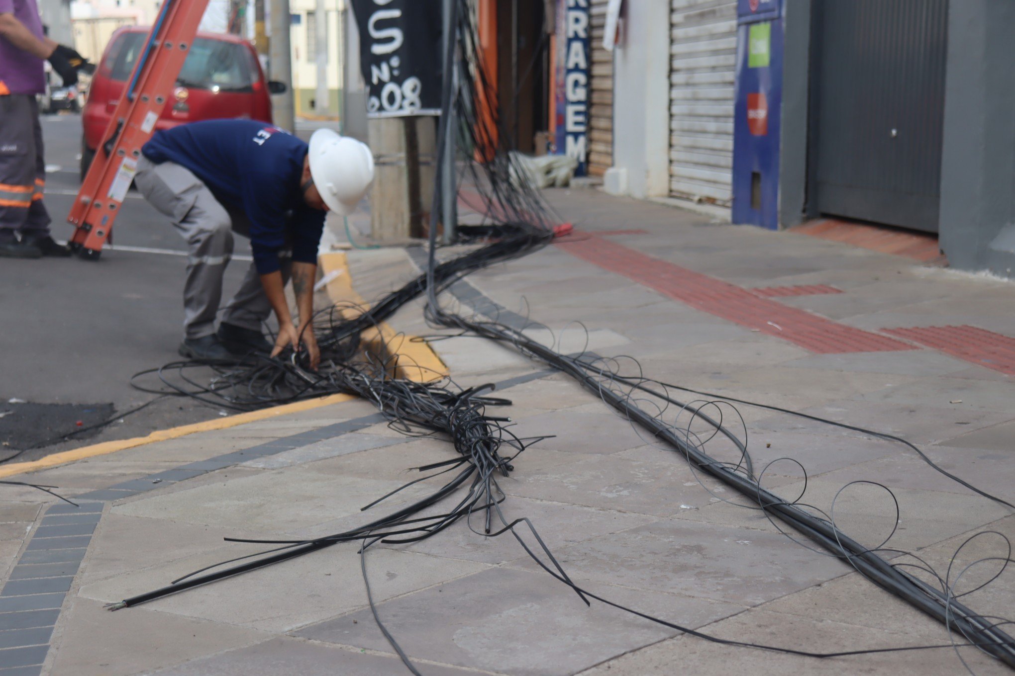 Quase 800 quilos de materiais são recolhidos em mais uma etapa da ação de retirada de fios