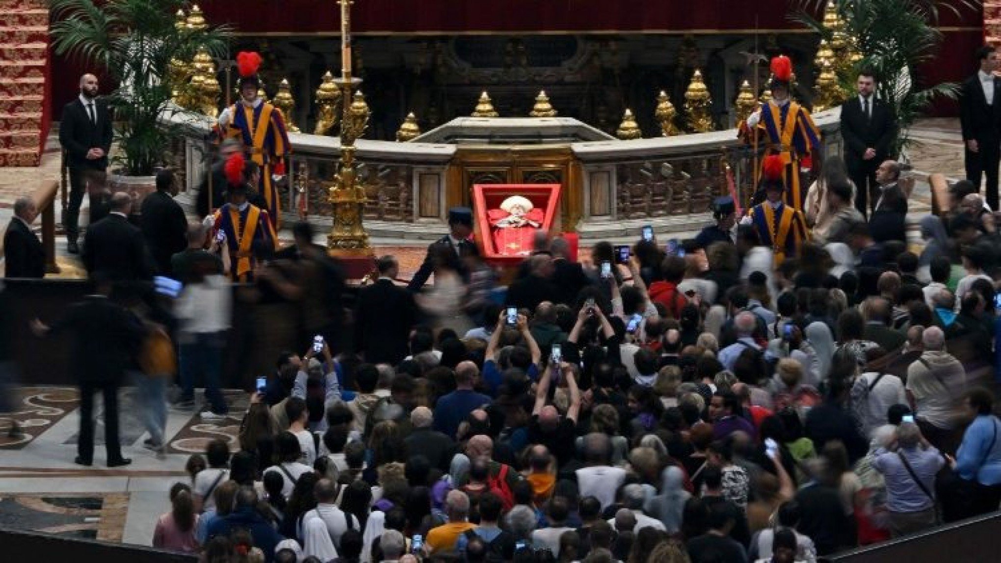 AO VIVO: Acompanhe o segundo dia de velório do papa Francisco; 200 mil pessoas são esperadas até sexta-feira