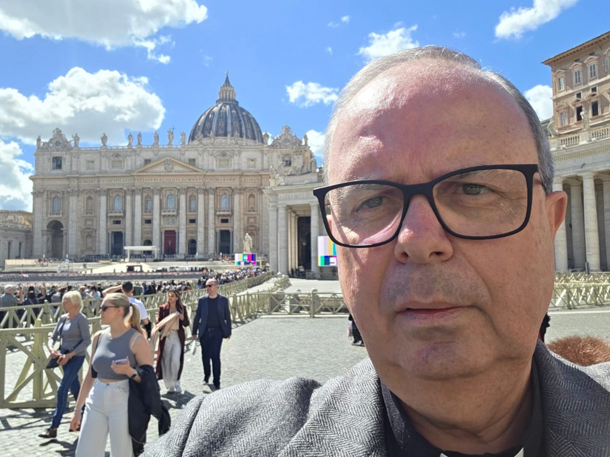 O reitor do Santuário das Mães, padre Julio Marcelino dos Santos, que viajou a Roma na segunda-feira (21) para a canonização do então Beato Carlo Acutis, chamado de padroeiro da internet, está nesta quinta-feira (24) no funeral do Papa Francisco | abc+