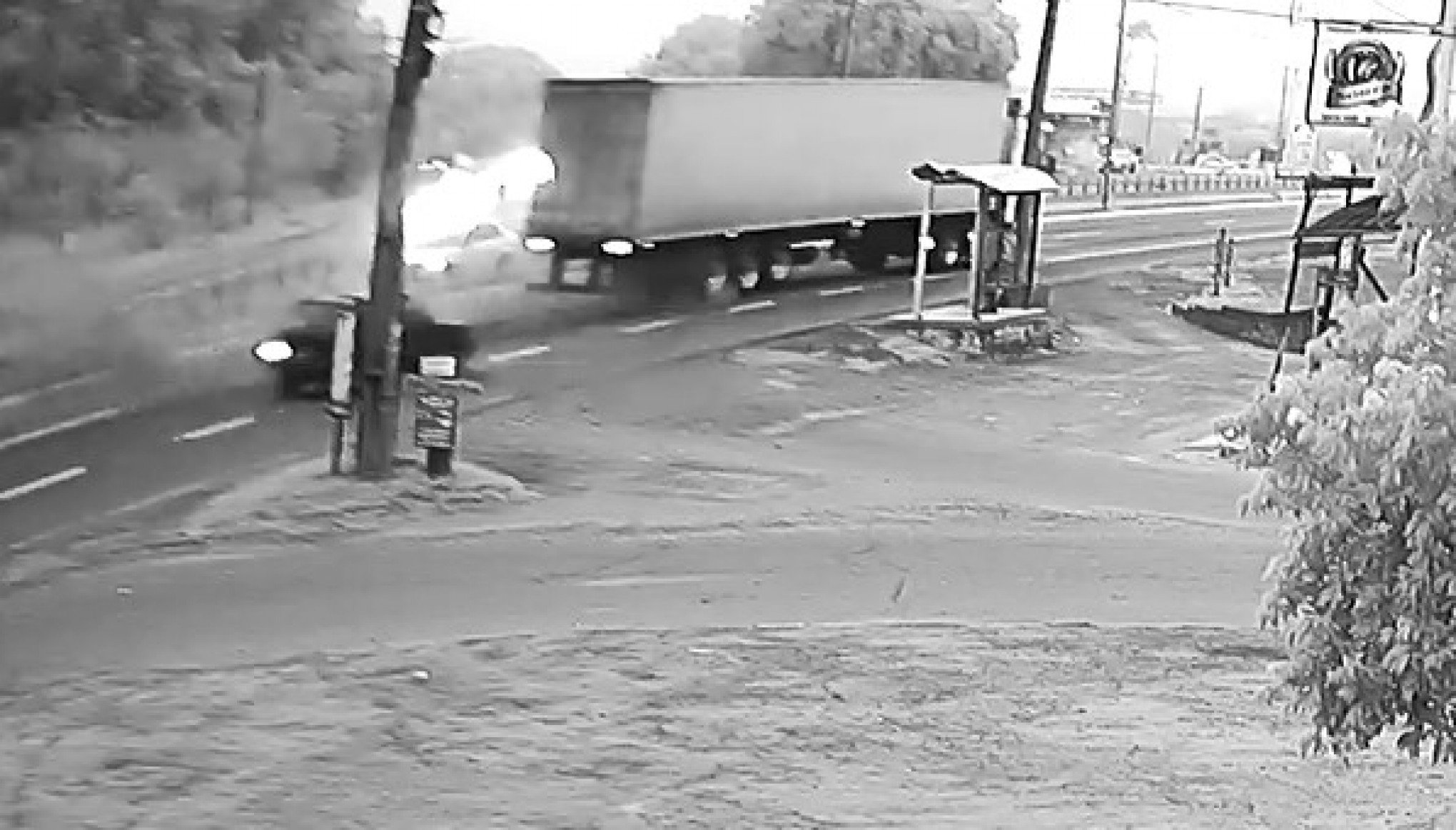VÍDEO: Câmeras de segurança flagram colisão que acabou ocasionando morte de motociclista