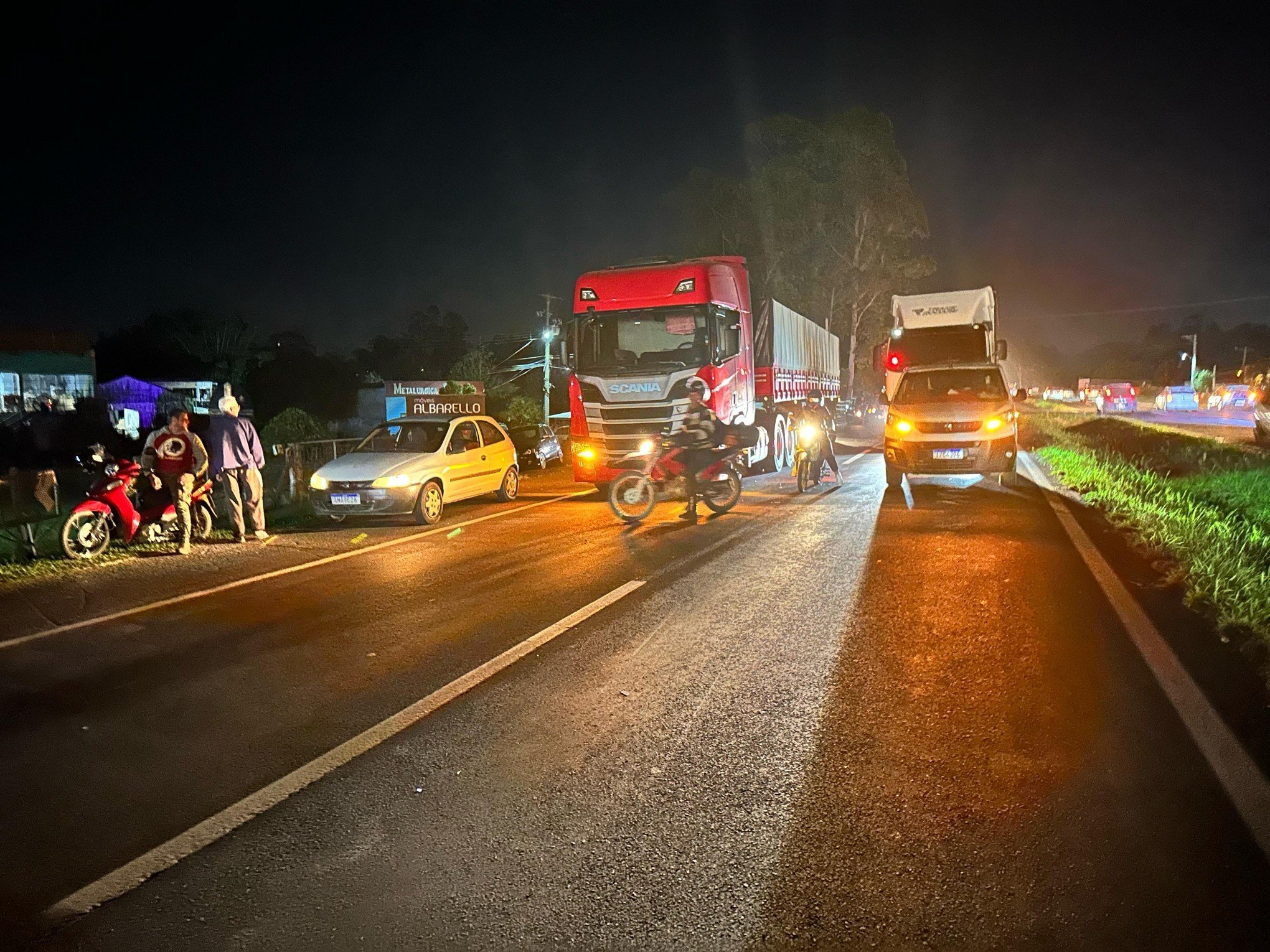 RS-239: Cavalos soltos em rodovia causam acidente entre motociclistas