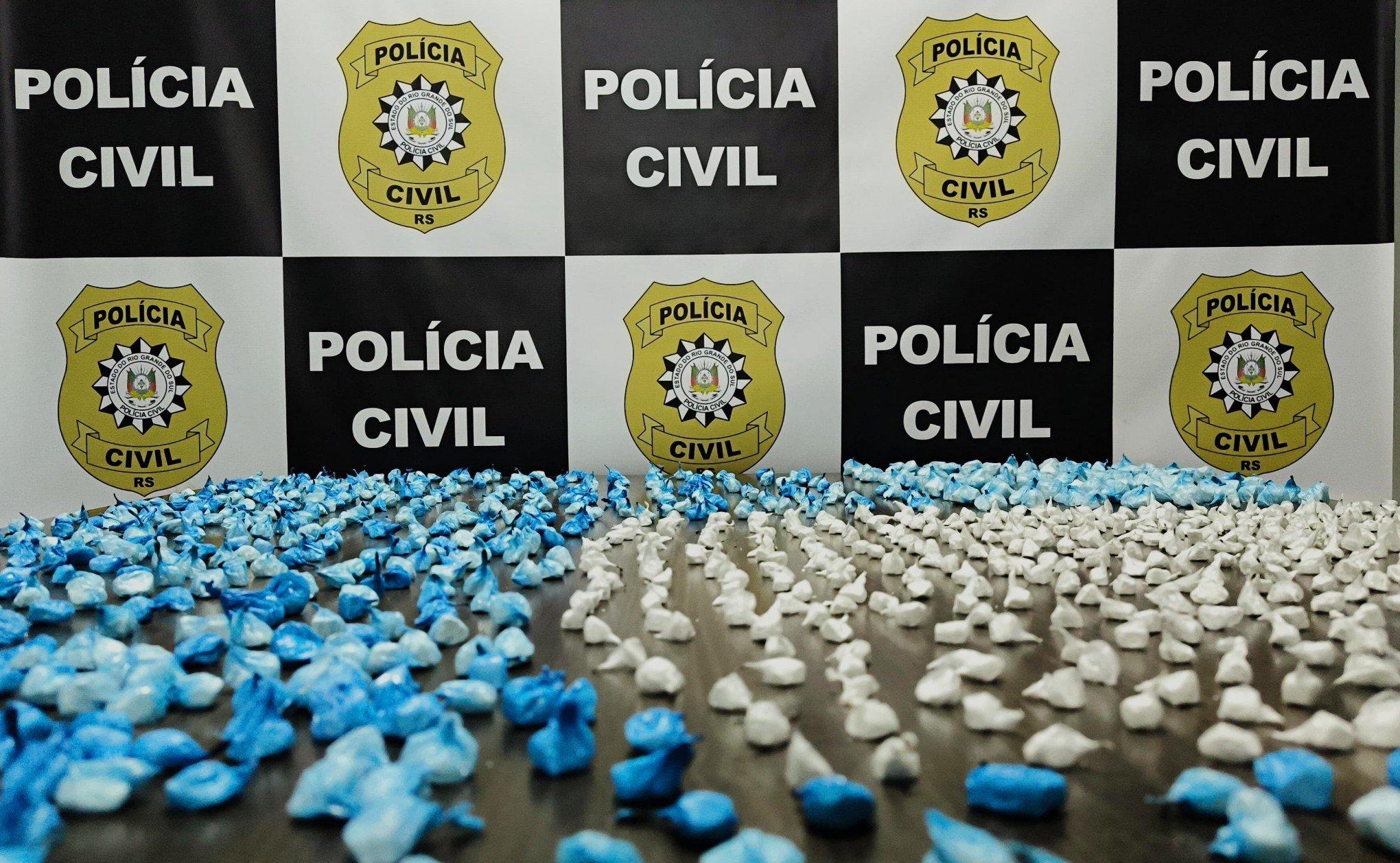 Depósito de drogas é descoberto e três são presos em operação em São Leopoldo
