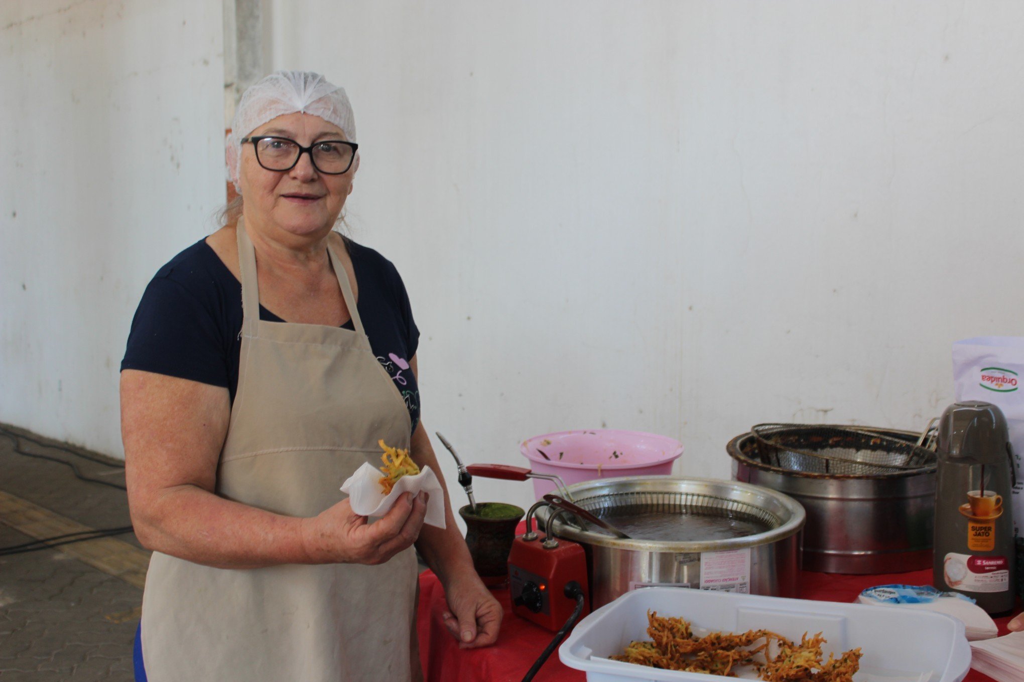 Festa de Taquara tem artesanato, shows e bolinho de batata feito na hora; confira