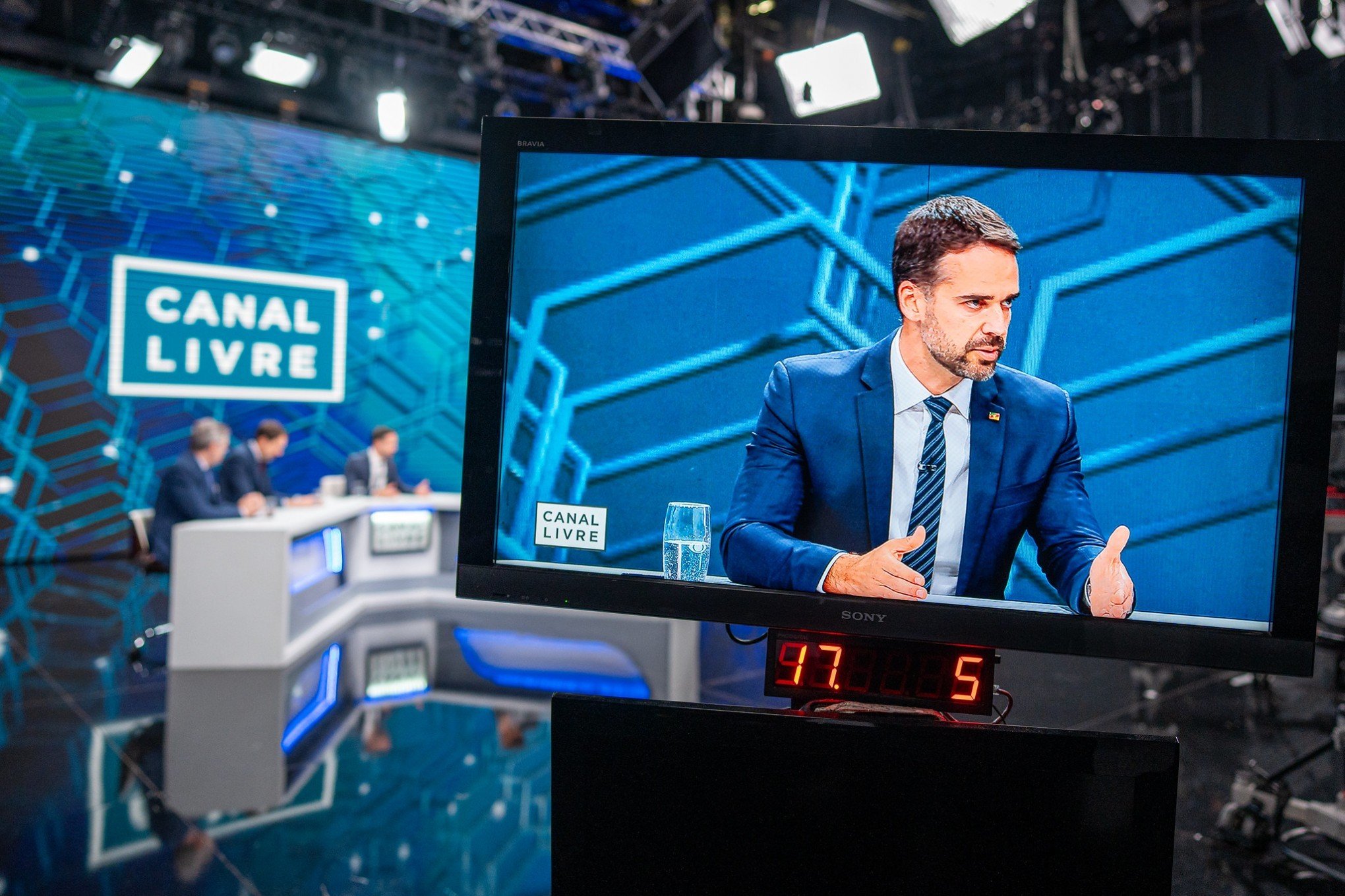 Eduardo Leite diz que alegação do PT de que há dinheiro parado no RS é "política pura"