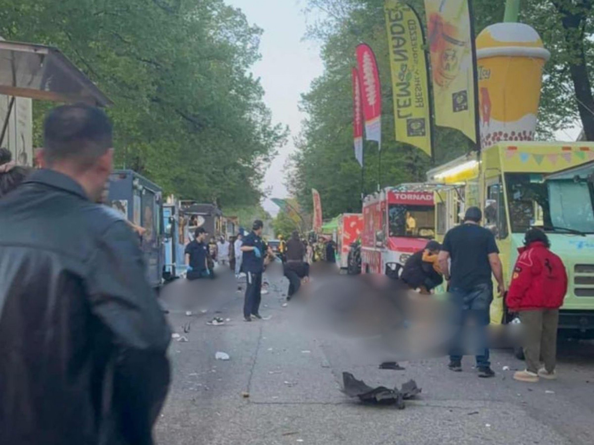 Motorista atropela multidão e mata público de festival de rua no Canadá; imagens mostram local da tragédia