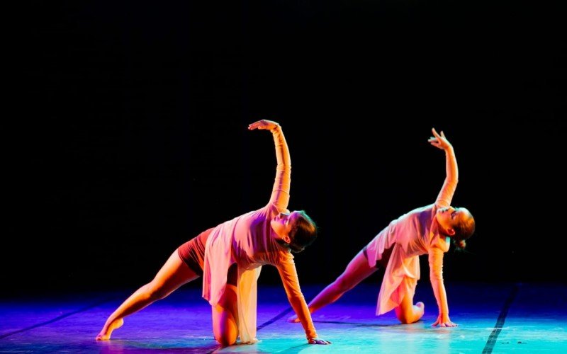 Mony Santos com a coreografia Ellos | abc+