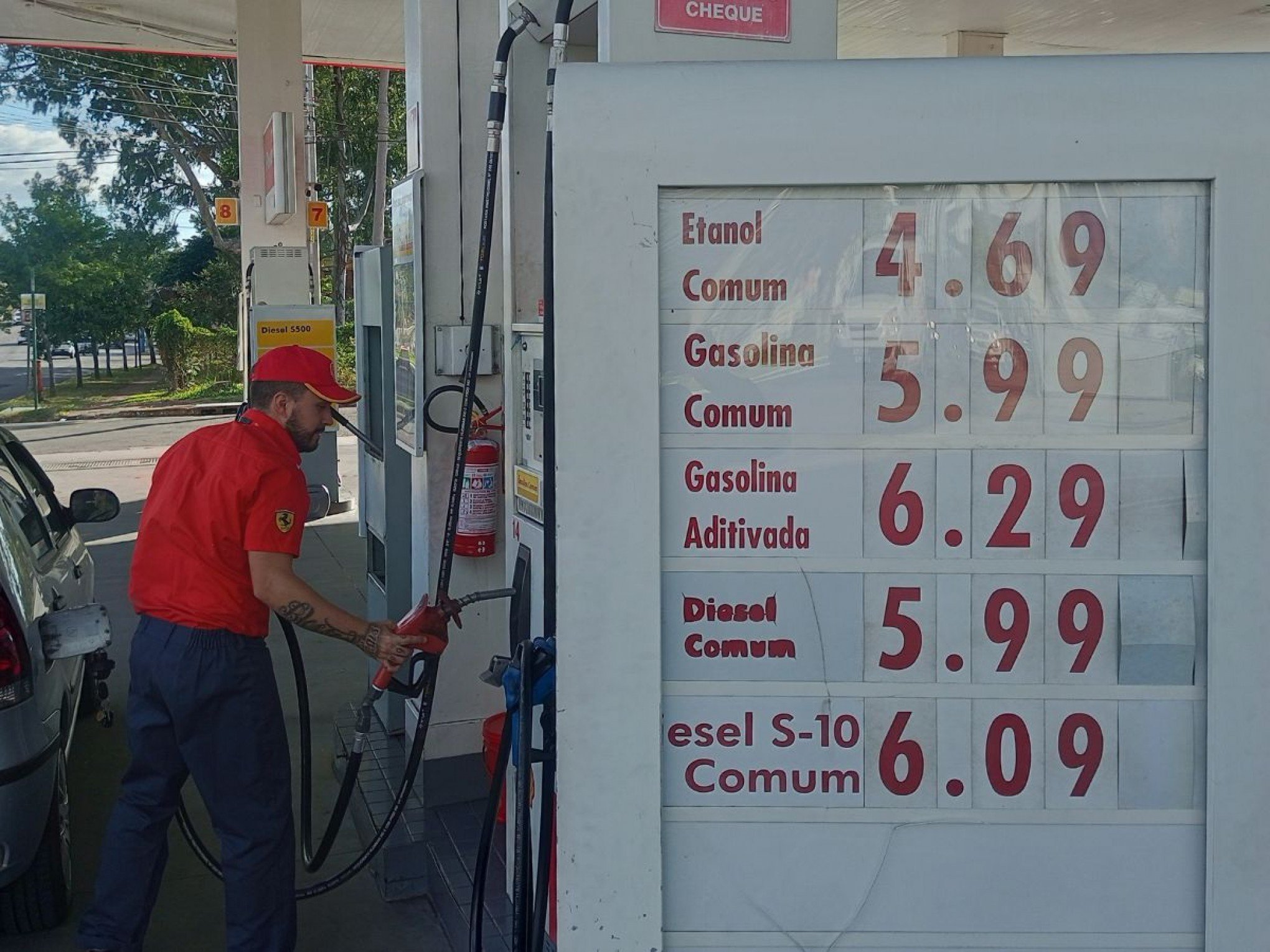 Gasolina baixou? Entenda queda no preço do combustível na região