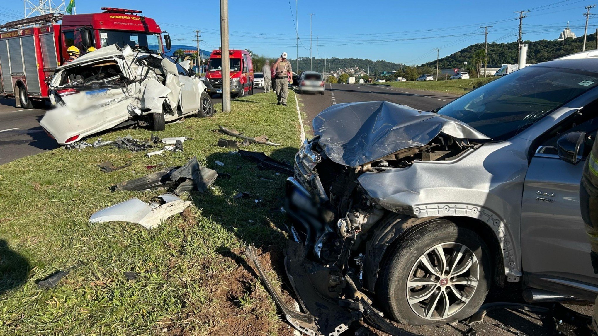 RS-239: "Tinham vários veículos parados sobre a faixa da esquerda"; motorista reclama da extensão do recuo em retorno da rodovia
