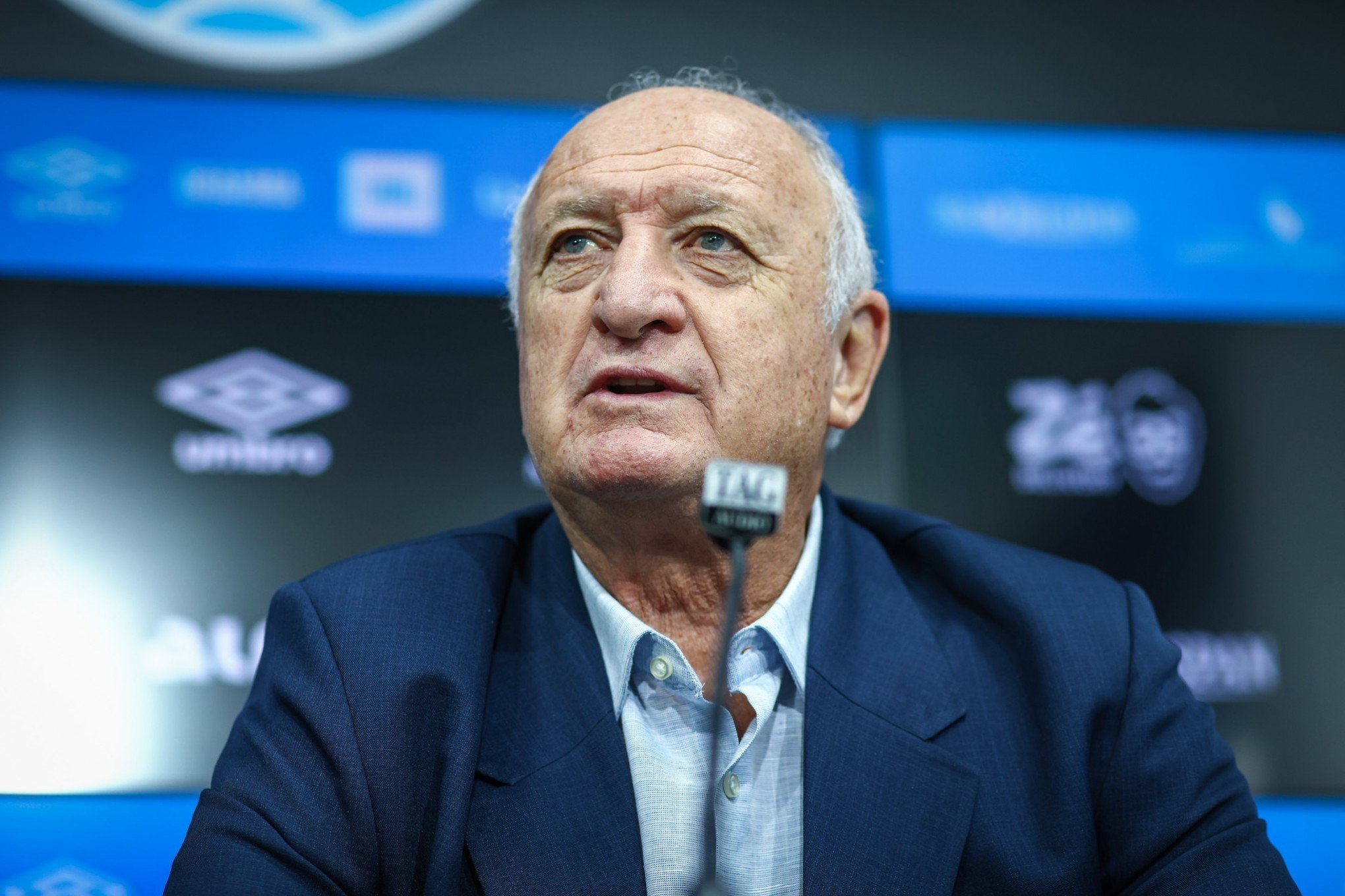 Felipão é suspenso por 30 dias devido a xingamentos à arbitragem no Gre-Nal 448