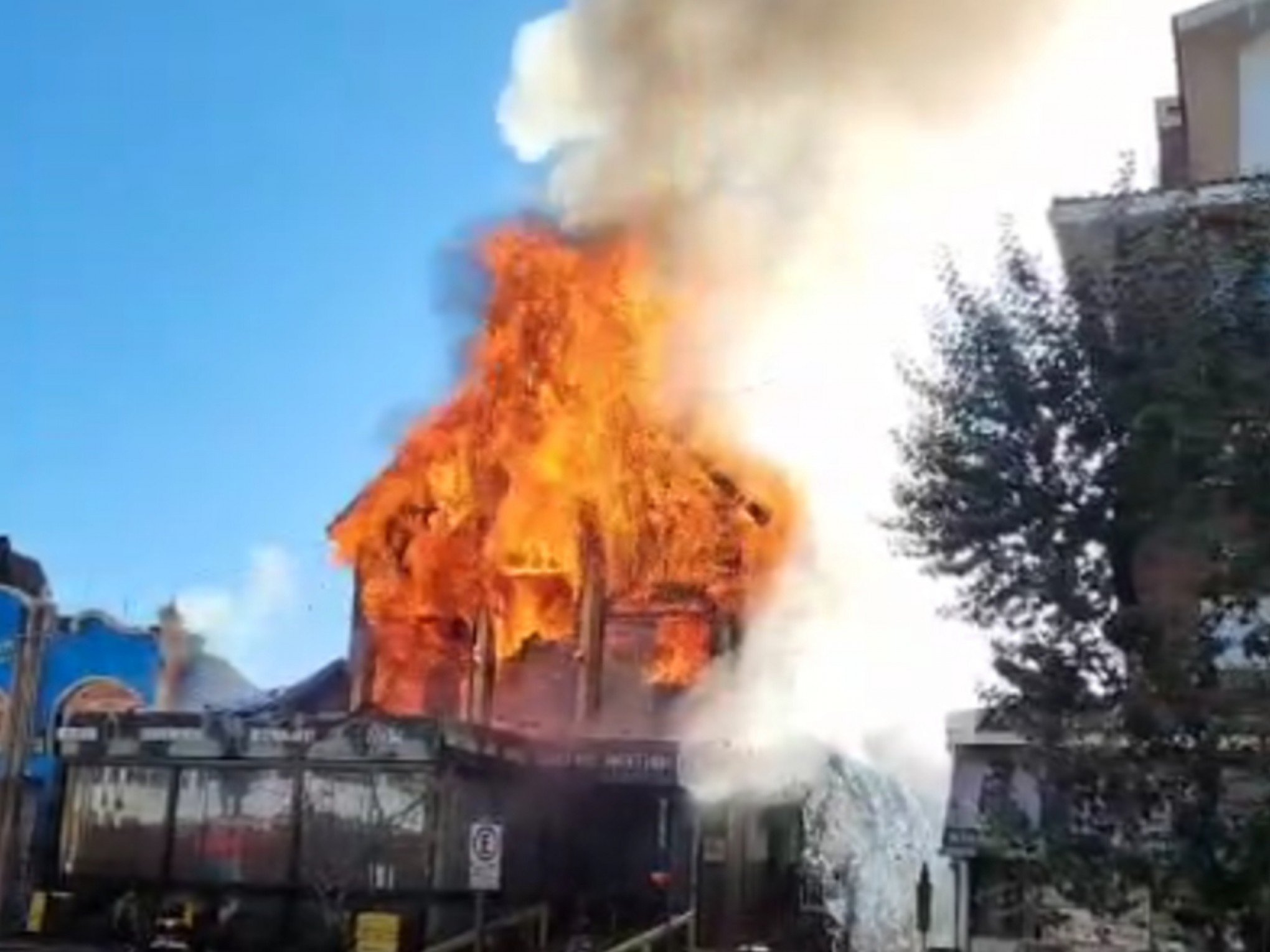 VÍDEO: Incêndio atinge restaurante no Centro de Gramado
