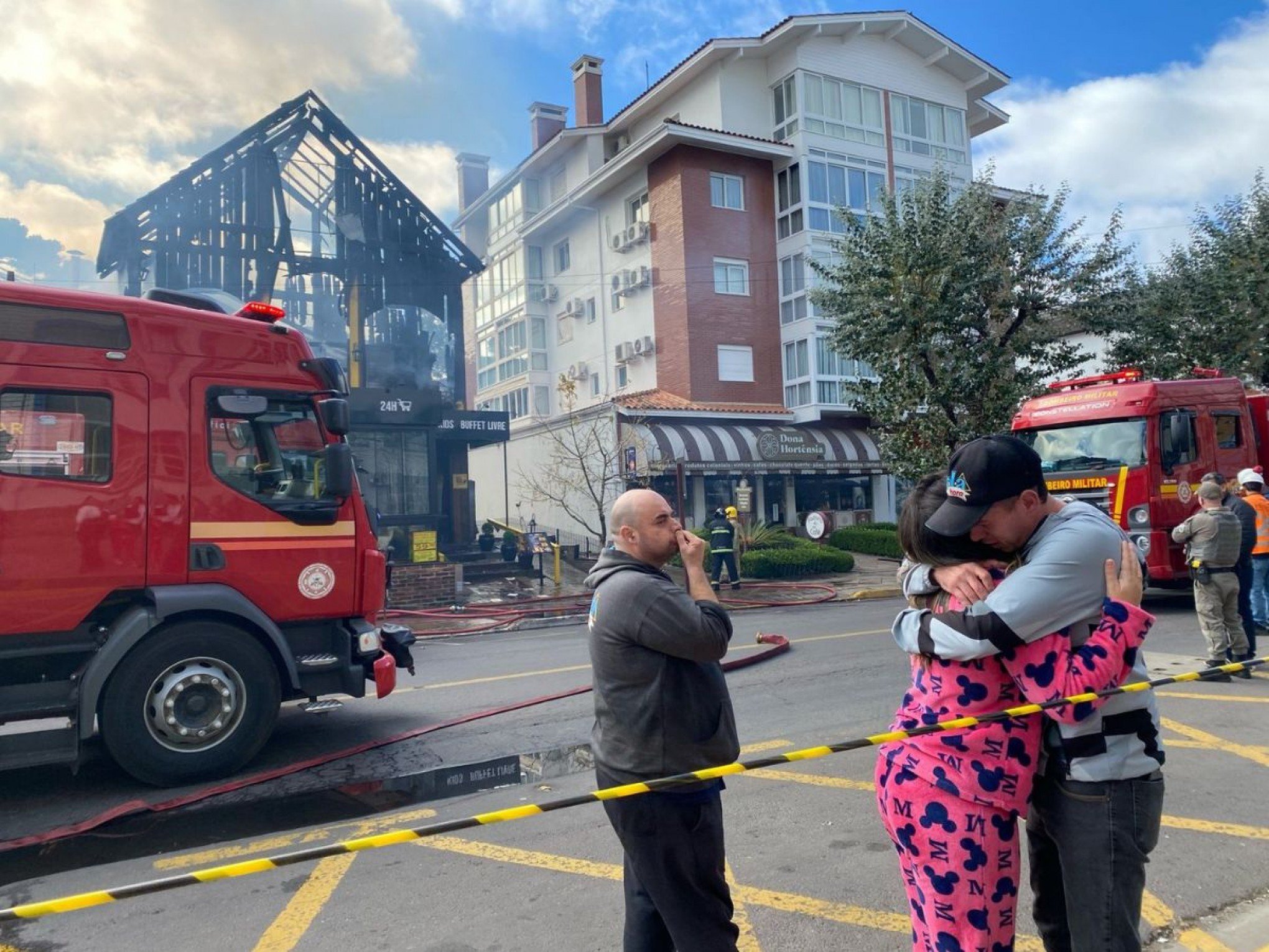 "Ver toda essa destruição dói": Restaurante atingido por incêndio tinha sido inaugurado há menos de um ano