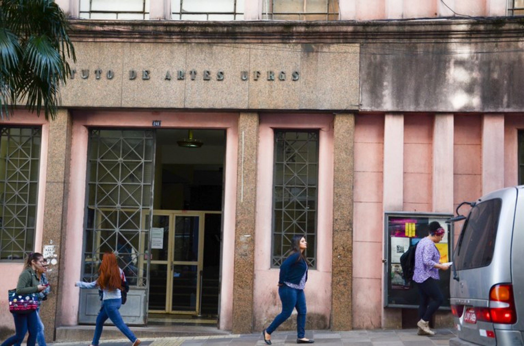 Ufrgs toma atitude após professora ser picada por escorpião