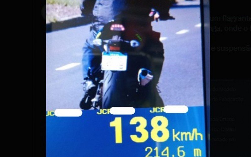 Moto flagrada a 138 km/h na Avenida Ipiranga, em Porto Alegre | abc+