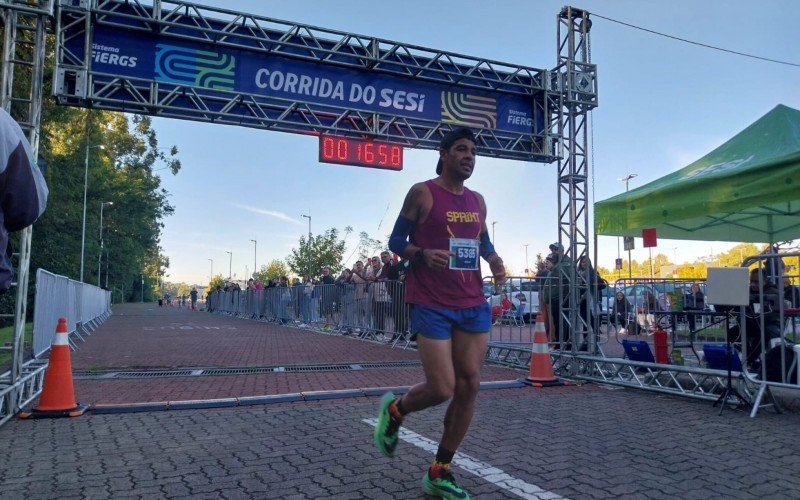 Corrida do Sesi celebra saúde e dia do trabalho no I Fashion e um dos participantes foi o técnico em manutenção de aparelho de academia, Adelio dos Santos | abc+