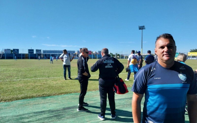 ECNH comemora 114 anos com jogos d base anilada, sócios e convidados:  Comerciante e sócio do clube há 14 anos e jogador desde a infância, Lairton Schoenardie, 52 anos | abc+