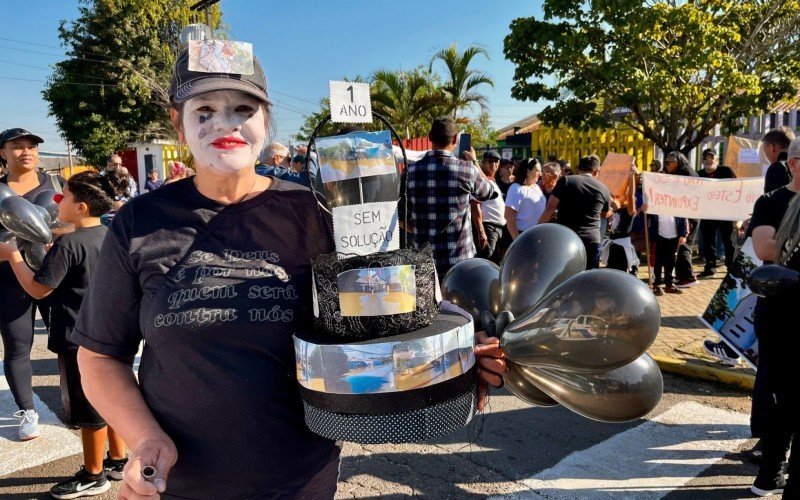 Moradores protestaram na manhã deste sábado (3) 