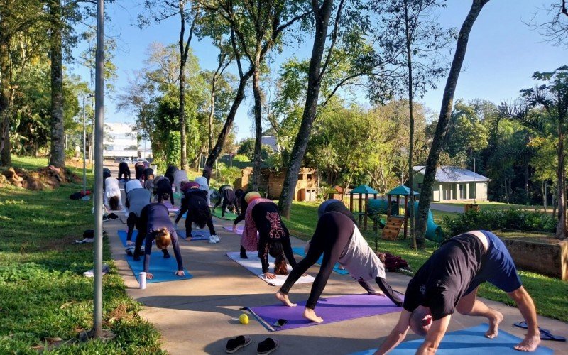 YOGA NA PRAÇA ECOLÓGICA DE IVOTI | abc+