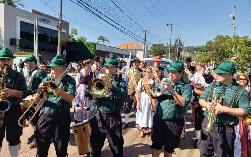 O Desfile Temático de Kerb - A Origem: bandinha típica | abc+