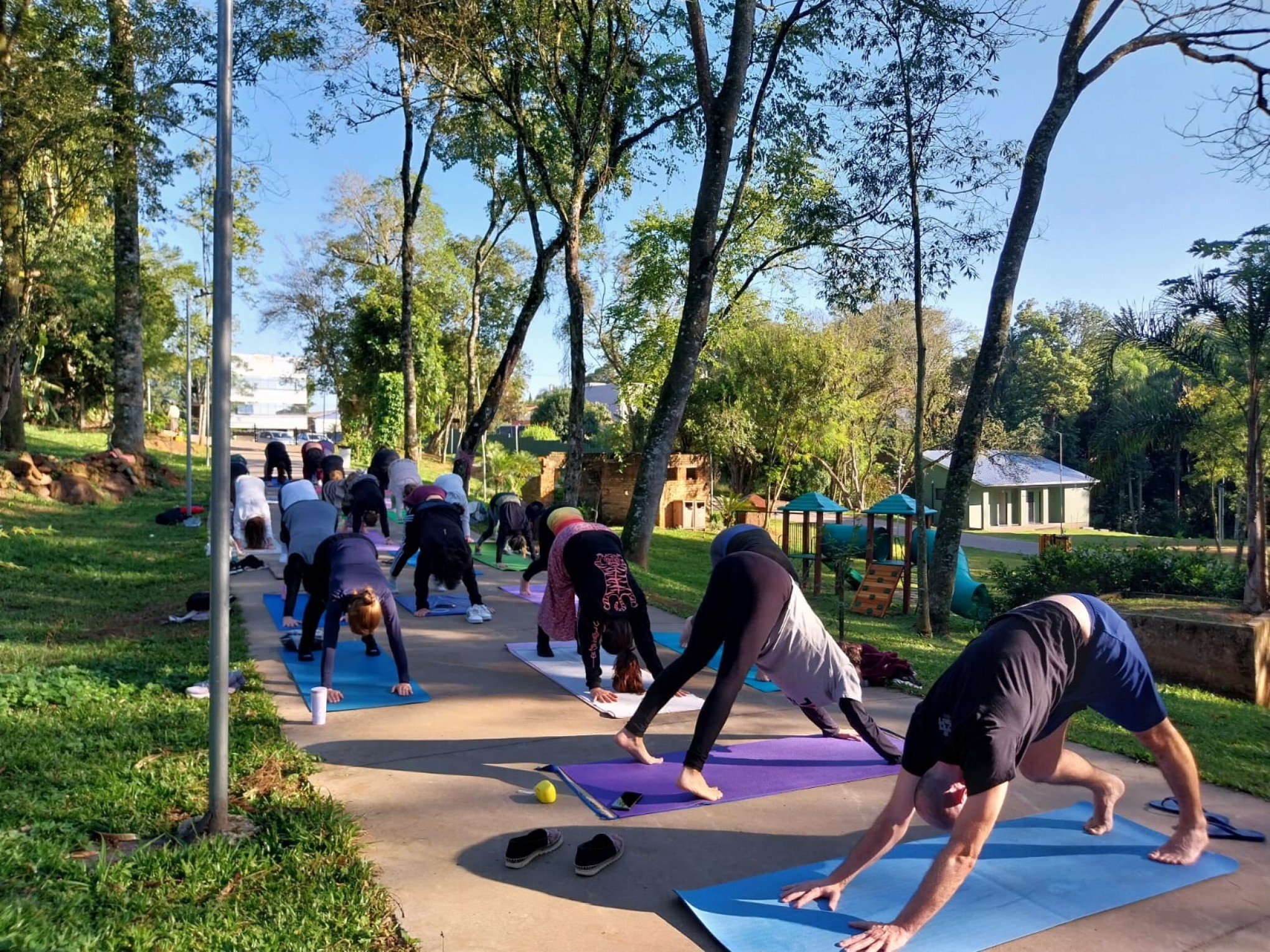 Yoga na Praça reúne 40 pessoas; saiba como participar das aulas em Ivoti
