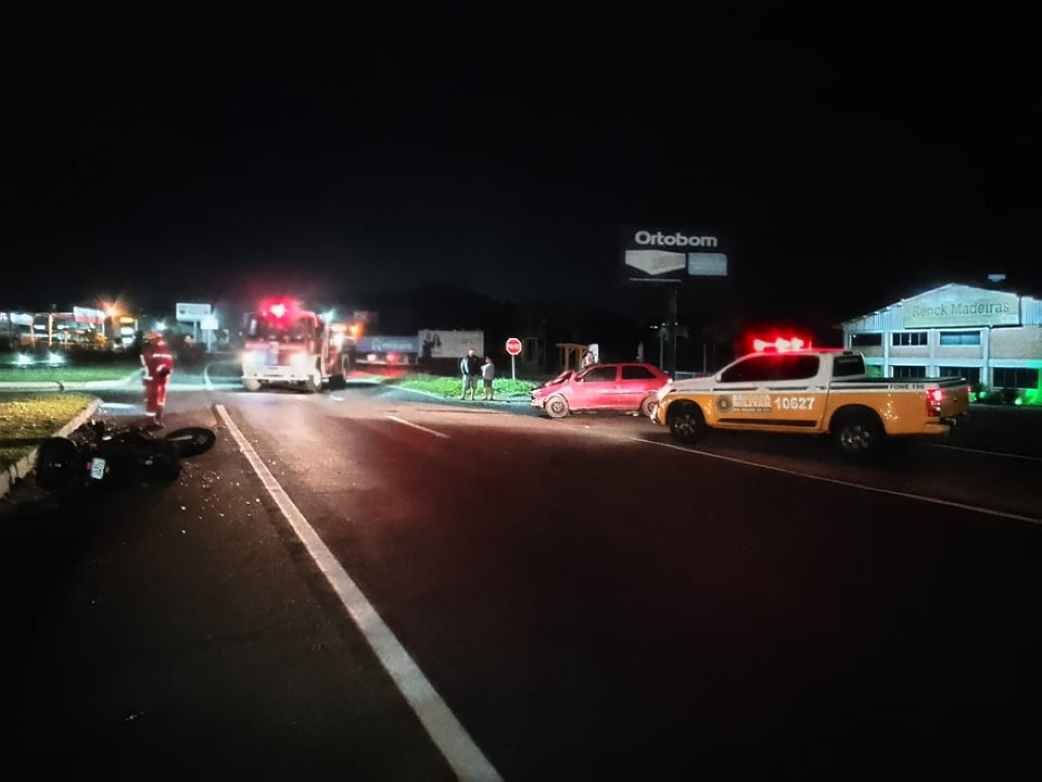 RS-239: Motociclista fica ferido após colisão com carro no Vale do Sinos