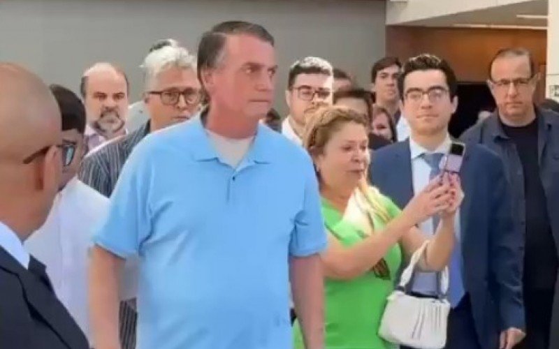 Bolsonaro deixou o hospital neste domingo (4) | abc+