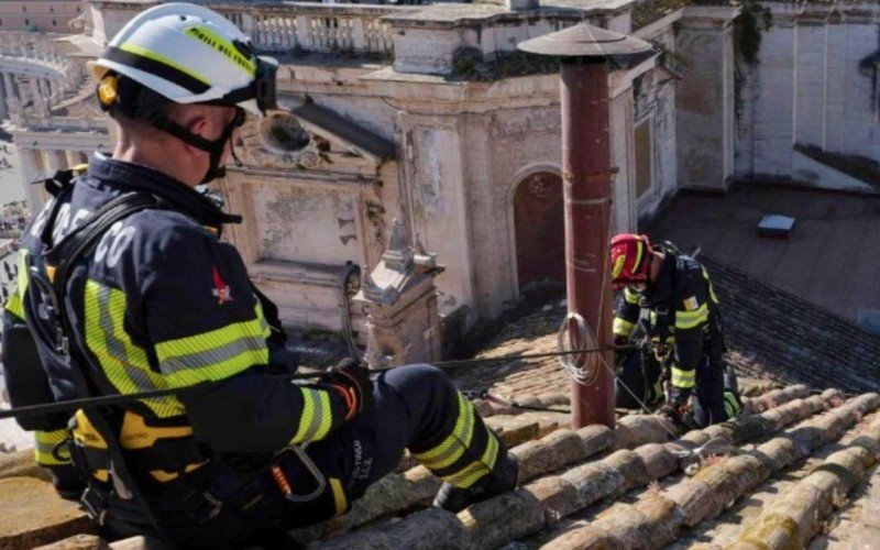 Chaminé da Capela Sistina foi instalada na última sexta-feira | abc+