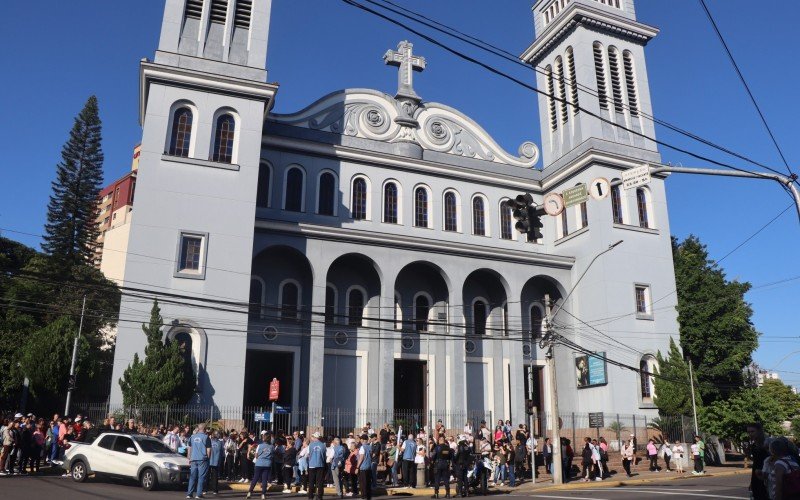 Romaria das Mães reuniu centenas de fieis na manhã deste domingo (04).