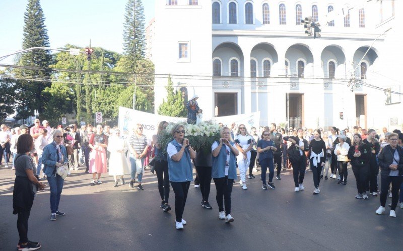 Romaria das Mães reuniu centenas de fieis na manhã deste domingo (04).