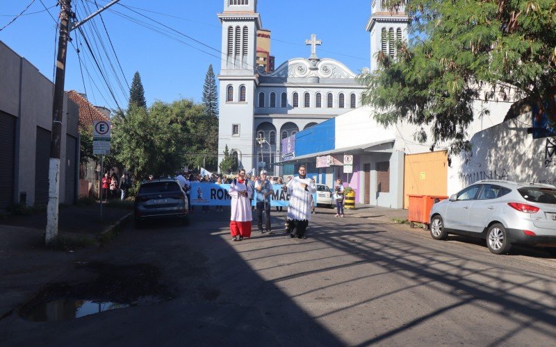 Romaria das Mães reuniu centenas de fieis na manhã deste domingo (04).