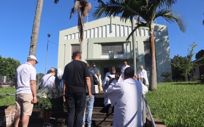 Romaria das Mães reuniu centenas de fieis na manhã deste domingo (04).