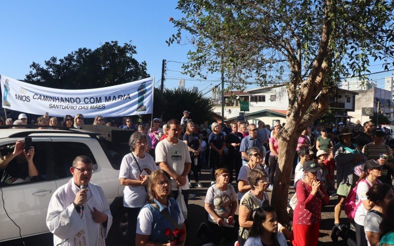 Romaria das Mães reuniu centenas de fieis na manhã deste domingo (04).